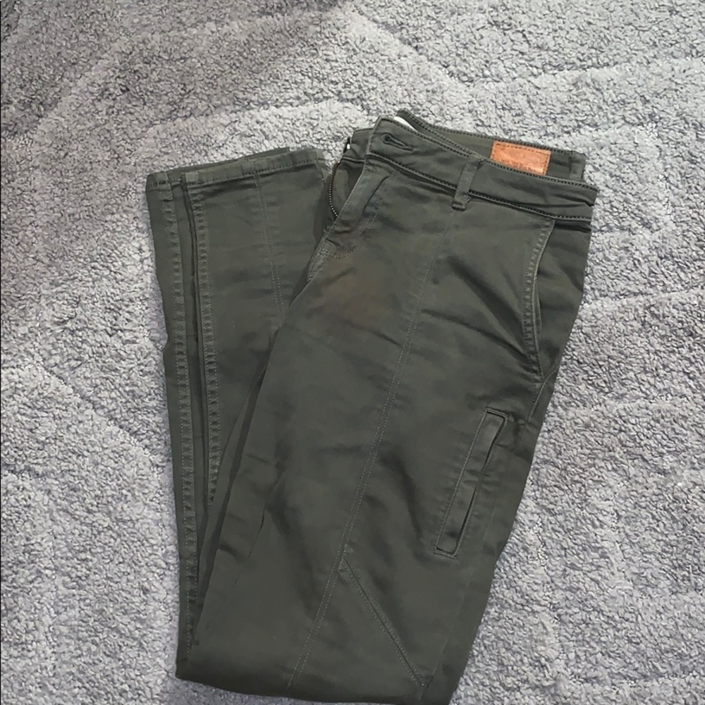 green pants